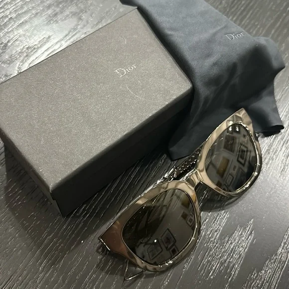 Never worn Dior sunglasses christian dior sunglasses women never worn brown frame black  main image 2
